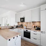 Ruegenzauber &ndash Reetdachhaus Mit Sauna U Kamin Strandnaehe Garten Dranske