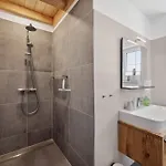 Ruegenzauber &ndash Reetdachhaus Mit Sauna U Kamin Strandnaehe Garten * Dranske