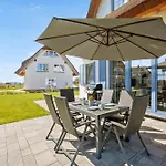 Ruegenzauber &ndash Reetdachhaus Mit Sauna U Kamin Strandnaehe Garten Dranske