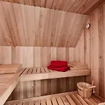 Hébergement de vacances Ruegenzauber &ndash Reetdachhaus Mit Sauna U Kamin Strandnaehe Garten Dranske