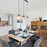 Ruegenzauber &ndash Reetdachhaus Mit Sauna U Kamin Strandnaehe Garten Dranske