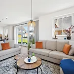 Hébergement de vacances Ruegenzauber &ndash Reetdachhaus Mit Sauna U Kamin Strandnaehe Garten