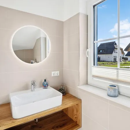 度假居 Ruegenzauber Reetdachhaus Mit Sauna U Kamin Strandnaehe Garten 德兰斯克