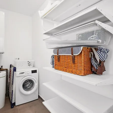 Ruegenzauber Reetdachhaus Mit Sauna U Kamin Strandnaehe Garten 度假居 德兰斯克