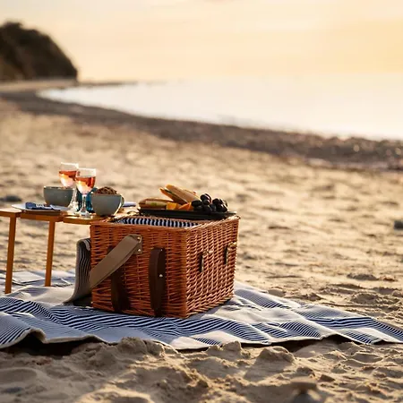 度假居 Ruegenzauber Reetdachhaus Mit Sauna U Kamin Strandnaehe Garten