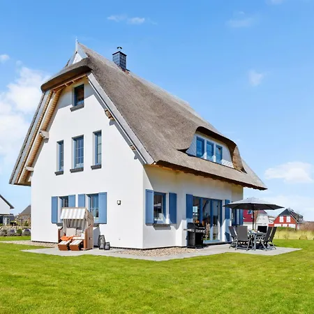 Ruegenzauber - Reetdachhaus Mit Sauna & Kamin Strandnaehe Garten Dranske