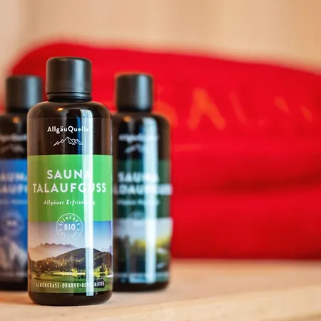 Ruegenzauber Reetdachhaus Mit Sauna U Kamin Strandnaehe Garten بيت للعطل