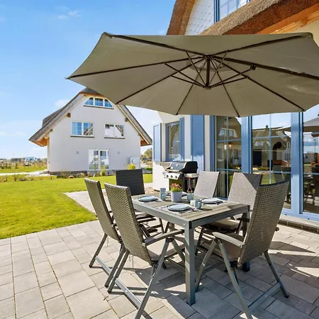 Ruegenzauber Reetdachhaus Mit Sauna U Kamin Strandnaehe Garten درانسكي