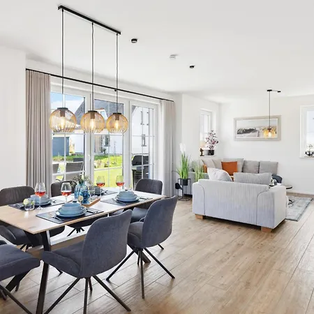 Ruegenzauber Reetdachhaus Mit Sauna U Kamin Strandnaehe Garten