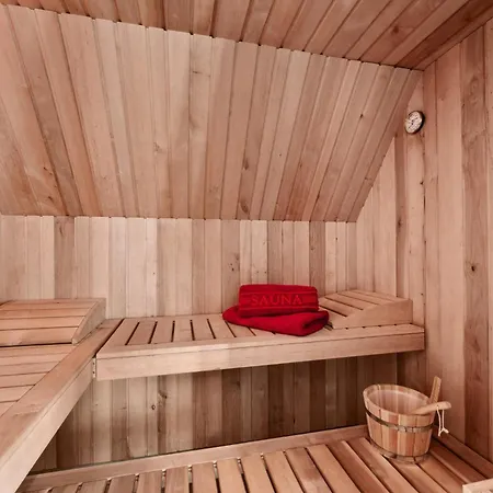 بيت للعطل Ruegenzauber Reetdachhaus Mit Sauna U Kamin Strandnaehe Garten درانسكي