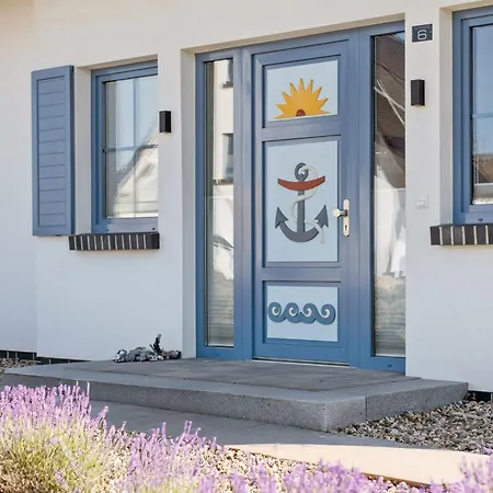 Ruegenzauber Reetdachhaus Mit Sauna U Kamin Strandnaehe Garten درانسكي