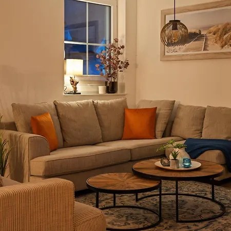 Ruegenzauber Reetdachhaus Mit Sauna U Kamin Strandnaehe Garten *