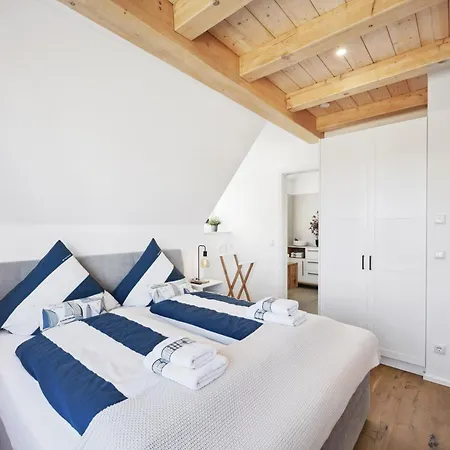 Ruegenzauber - Reetdachhaus Mit Sauna & Kamin Strandnaehe Garten