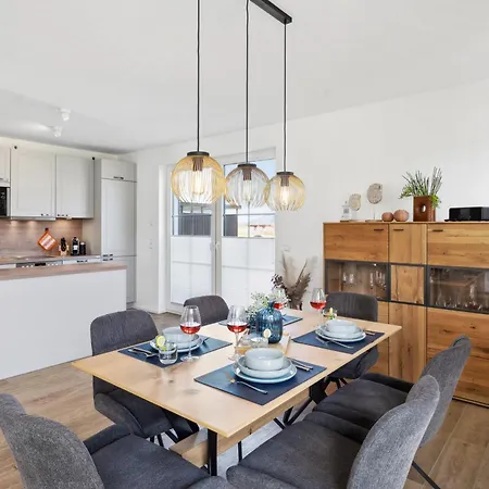 Ruegenzauber - Reetdachhaus Mit Sauna & Kamin Strandnaehe Garten Dranske