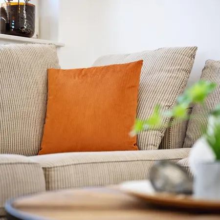 Ruegenzauber Reetdachhaus Mit Sauna U Kamin Strandnaehe Garten بيت للعطل *