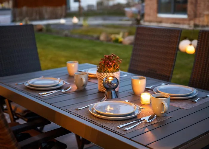 Rügenzauber Reetdachhaus Mit Sauna U Kamin Strandnähe Garten Сasa de vacaciones Dranske