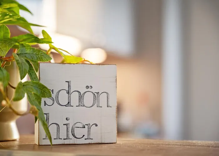 Rügenzauber Reetdachhaus Mit Sauna U Kamin Strandnähe Garten Сasa de vacaciones Dranske