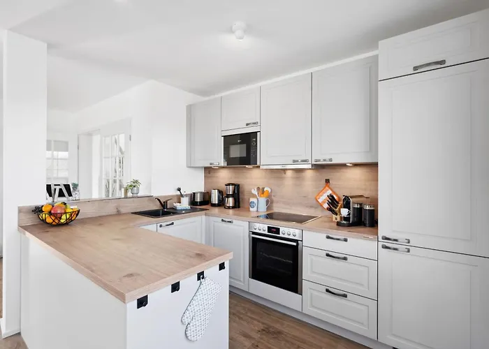 Rügenzauber Reetdachhaus Mit Sauna U Kamin Strandnähe Garten Dranske