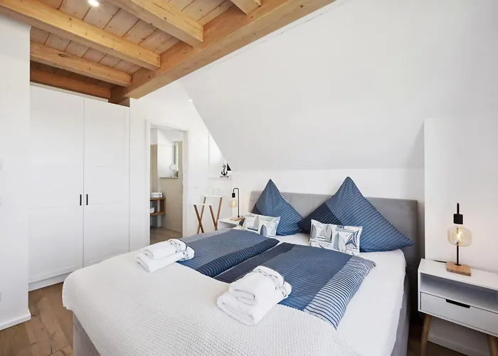 Rügenzauber Reetdachhaus Mit Sauna U Kamin Strandnähe Garten Сasa de vacaciones *