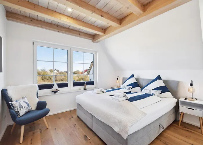 Holiday home Ruegenzauber &Ndash Reetdachhaus Mit Sauna U Kamin Strandnaehe Garten