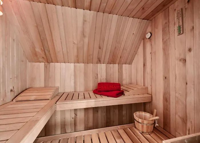 Holiday home Ruegenzauber &Ndash Reetdachhaus Mit Sauna U Kamin Strandnaehe Garten Dranske