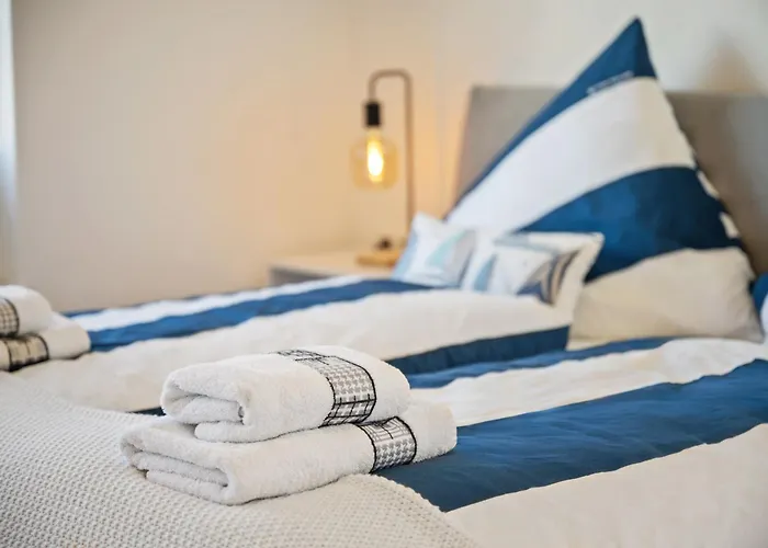 Rügenzauber Reetdachhaus Mit Sauna U Kamin Strandnähe Garten * Dranske