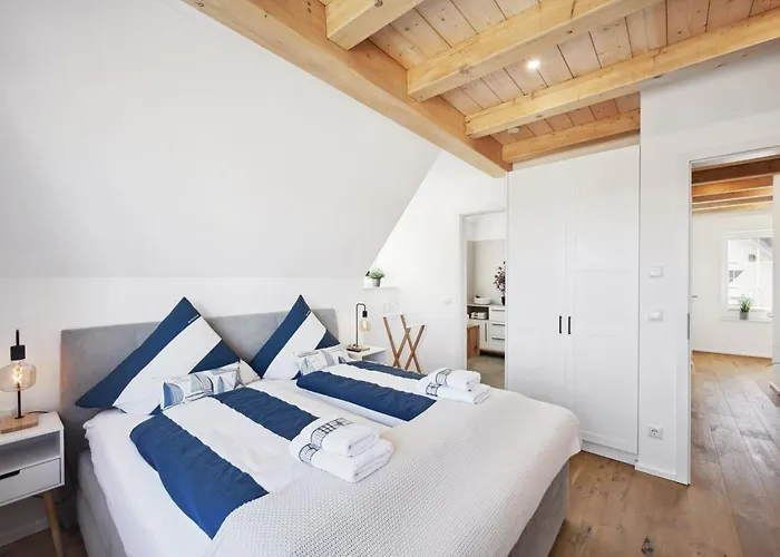 Rügenzauber Reetdachhaus Mit Sauna U Kamin Strandnähe Garten