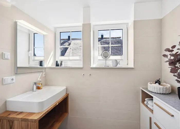 Rügenzauber Reetdachhaus Mit Sauna U Kamin Strandnähe Garten Сasa de vacaciones *