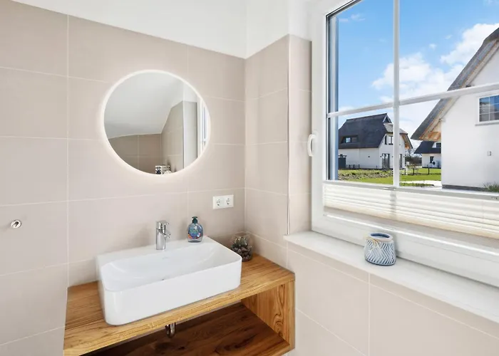 Rügenzauber Reetdachhaus Mit Sauna U Kamin Strandnähe Garten